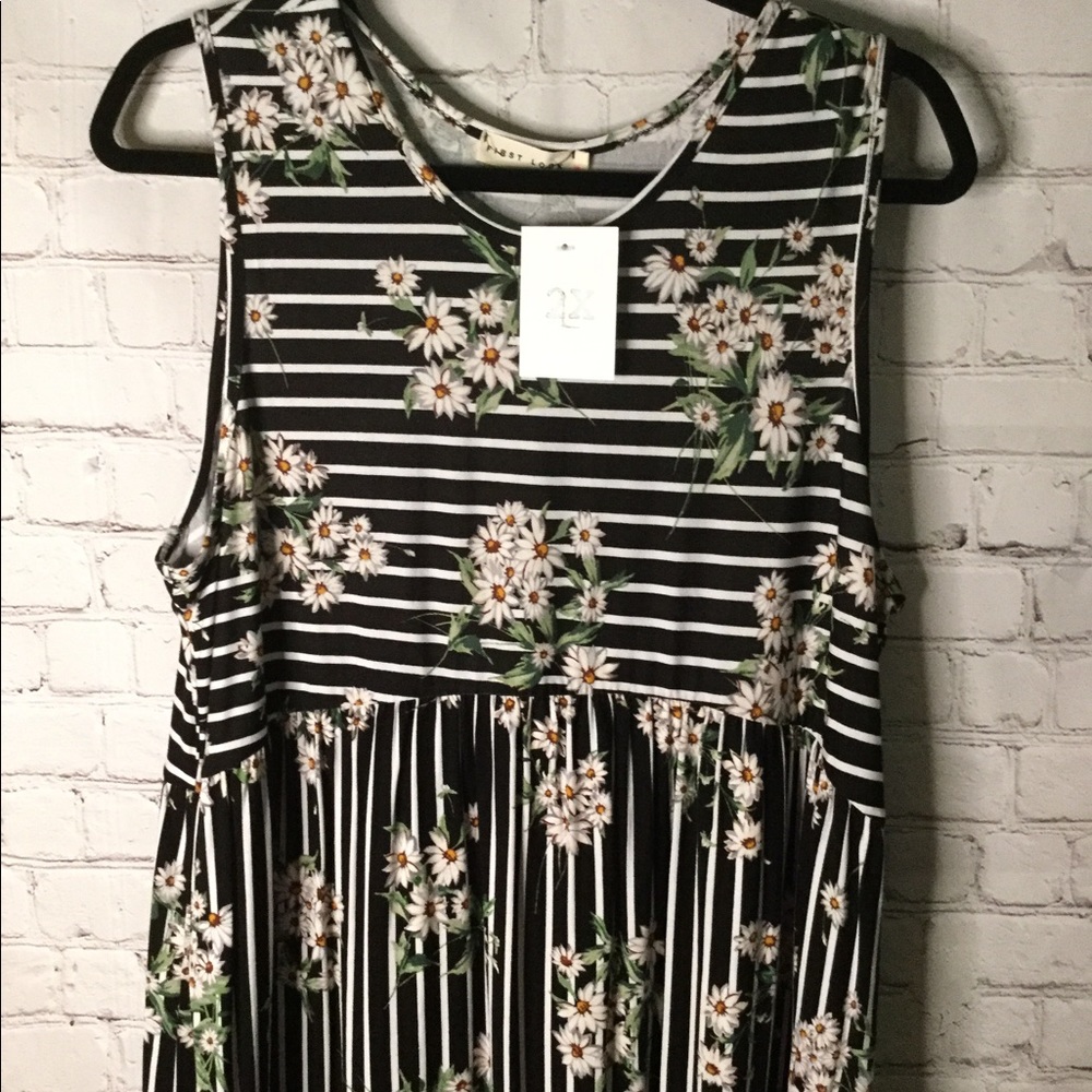 Daisy Top.   Size 2X. NWOT